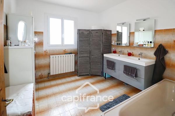 Maison à vendre 7 pièces LA CADIERE D'AZUR (83)