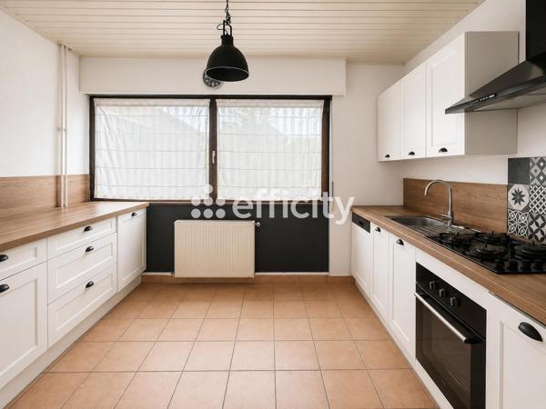Maison
         4 pièces
        - 91 m² 262 000 € *