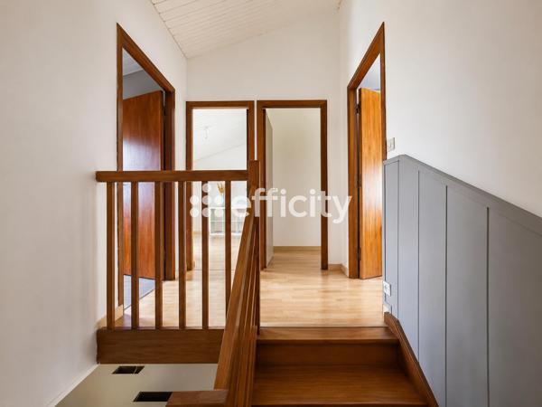 Maison
         4 pièces
        - 91 m² 262 000 € *