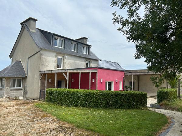 PLOUGAR- Maison - 6 pièces - 159m2 Plougar