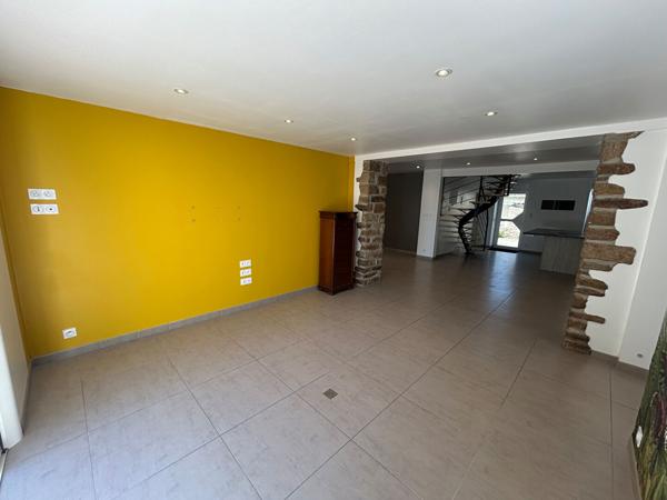 PLOUGAR- Maison - 6 pièces - 159m2 Plougar