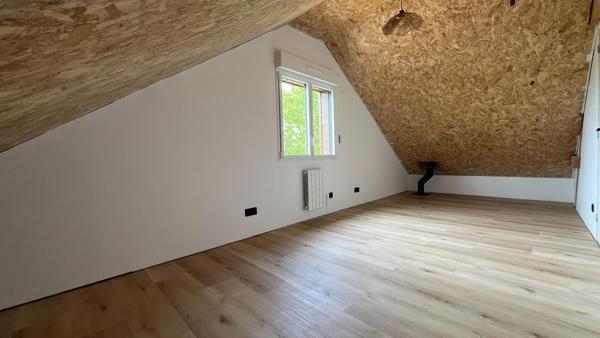 Maison entièrement rénovée intérieur et extérieur. Equivalent neuf. Très bonne performance énergétique. 3 ch dont suite parentale en rdc. Jardin. Garage.