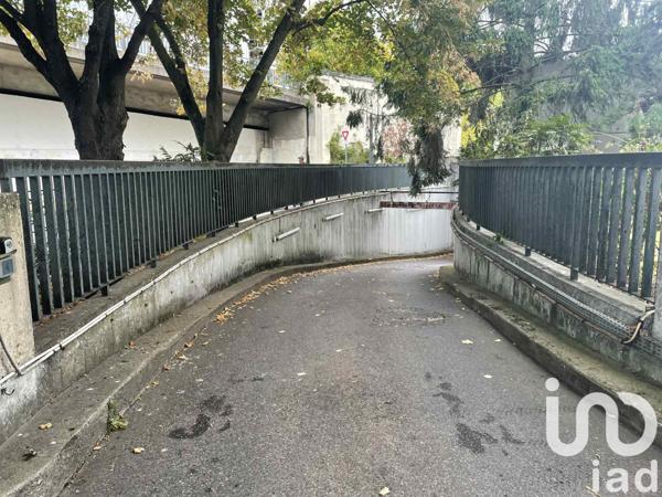 Parking for sale 11 m² Courbevoie