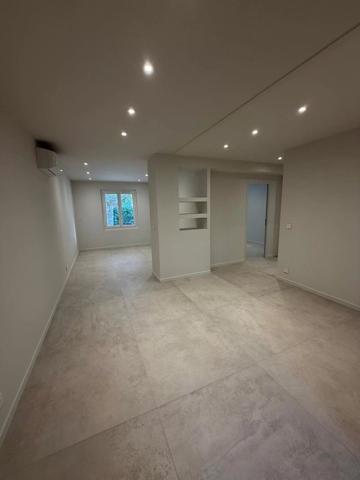Vente                                                      Appartement
                        
                     4 pièces                      81 m2                     à Bormes-les-Mimosas