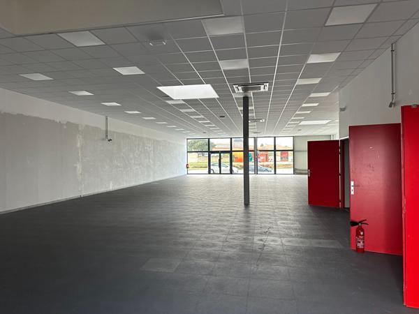 Local commercial Tonnay Charente 363 m2