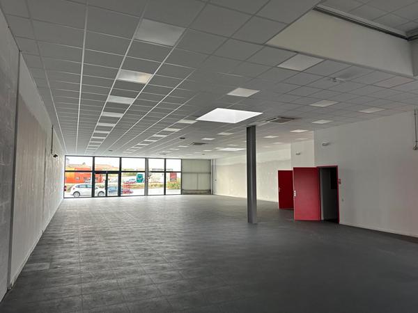 Local commercial Tonnay Charente 363 m2