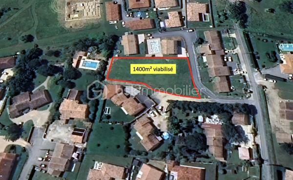 Terrain de 1 400 m²