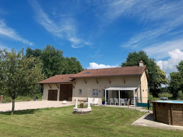 Jolie maison avec grand garage au calme