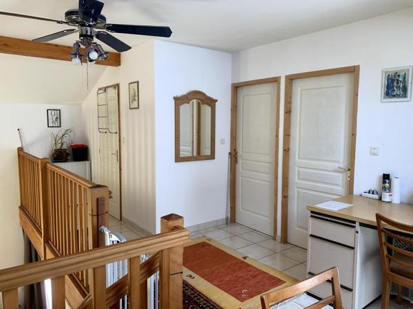 Jolie maison avec grand garage au calme