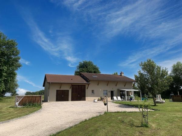 Jolie maison avec grand garage au calme