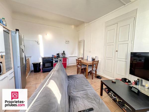 RIANS Appartement T2 2 -ème étage loué lumineux 45 m²