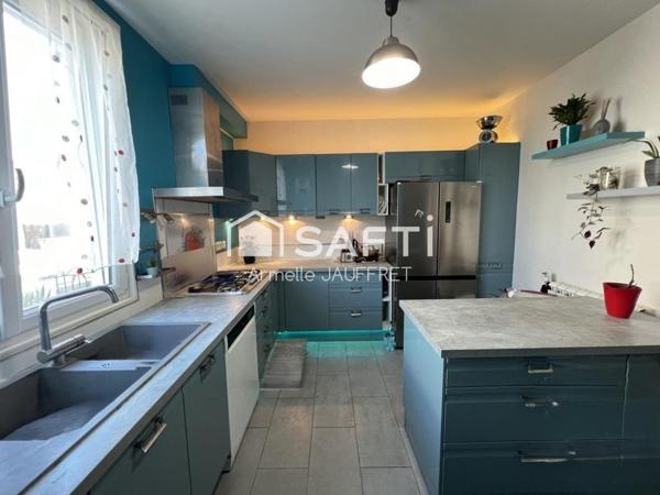 Quartier résidentiel maison non mitoyenne sur ssol