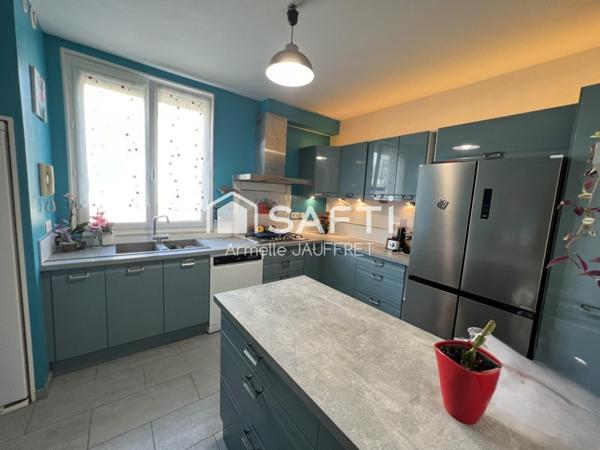 Quartier résidentiel maison non mitoyenne sur ssol