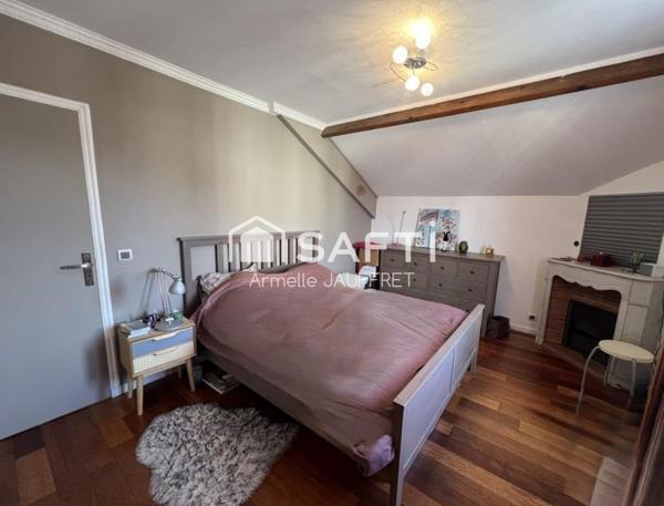 Quartier résidentiel maison non mitoyenne sur ssol