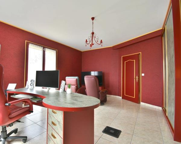 Dpt Mayenne (53), à vendre à 15 km de LAVAL Maison de caractère de 240 m² en granit avec parc paysager