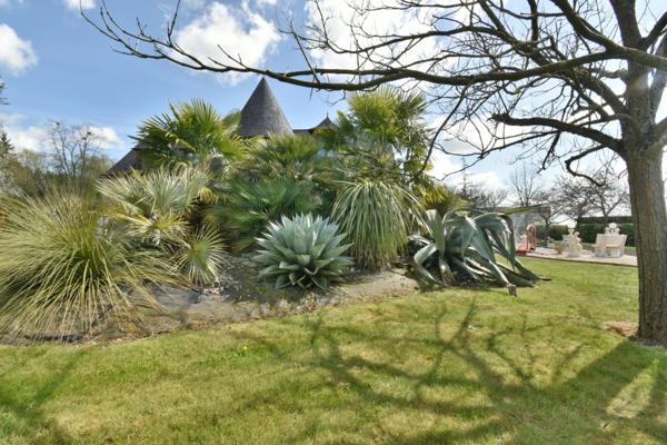 Dpt Mayenne (53), à vendre à 15 km de LAVAL Maison de caractère de 240 m² en granit avec parc paysager