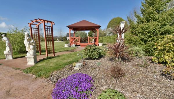 Dpt Mayenne (53), à vendre à 15 km de LAVAL Maison de caractère de 240 m² en granit avec parc paysager