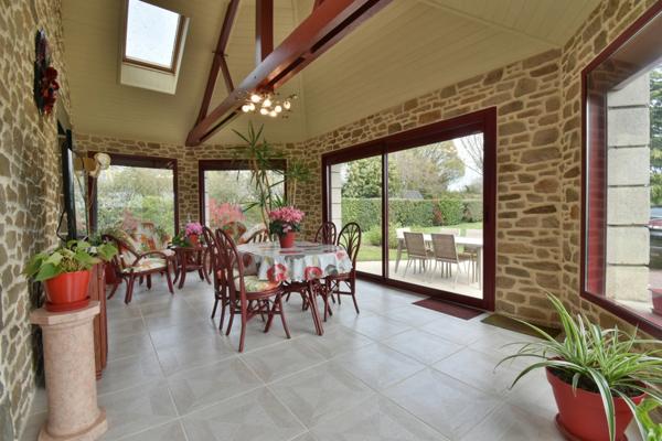 Dpt Mayenne (53), à vendre à 15 km de LAVAL Maison de caractère de 240 m² en granit avec parc paysager