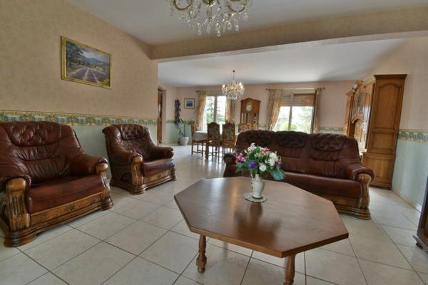 Dpt Mayenne (53), à vendre à 15 km de LAVAL Maison de caractère de 240 m² en granit avec parc paysager