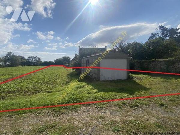 Terrain idéalement placé à 1km du bord de mer