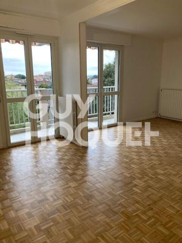 LOCATION SPACIEUX T3 MEUBLE COTE PAVEE - TERRASSE - PKG