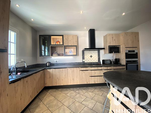 Maison à vendre 7 pièces 183 m² L'Isle-sur-la-Sorgue