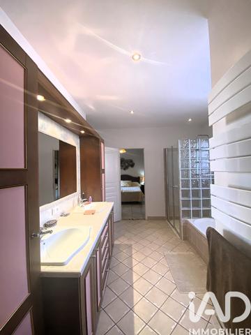 Maison à vendre 7 pièces 183 m² L'Isle-sur-la-Sorgue