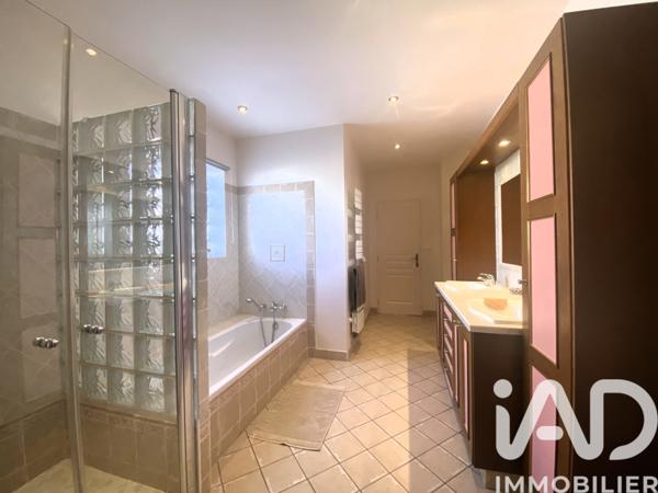 Maison à vendre 7 pièces 183 m² L'Isle-sur-la-Sorgue
