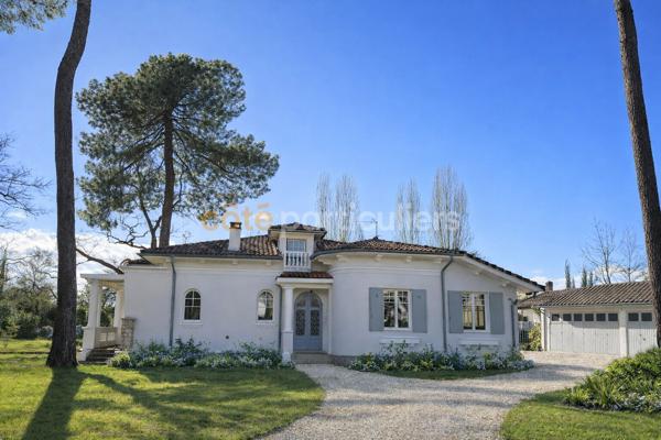 Vente
                Demeure de Prestige155 m² - 5 Pièces -
                    MONT DE MARSAN (40000)