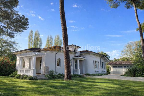 Vente
                Demeure de Prestige155 m² - 5 Pièces -
                    MONT DE MARSAN (40000)