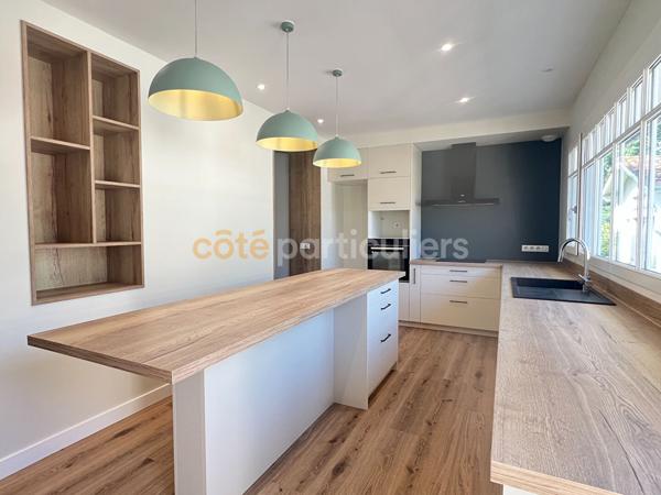 Vente
                Demeure de Prestige155 m² - 5 Pièces -
                    MONT DE MARSAN (40000)