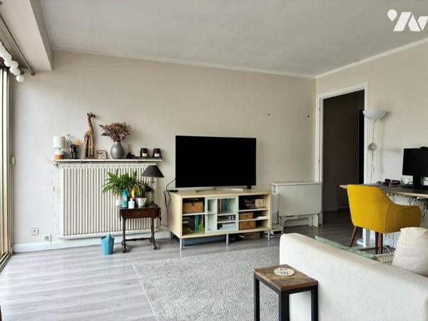 Appartement 2 pièces avec balcon, cave et ascenseur