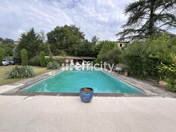 Maison 14 pièces - 317 m²