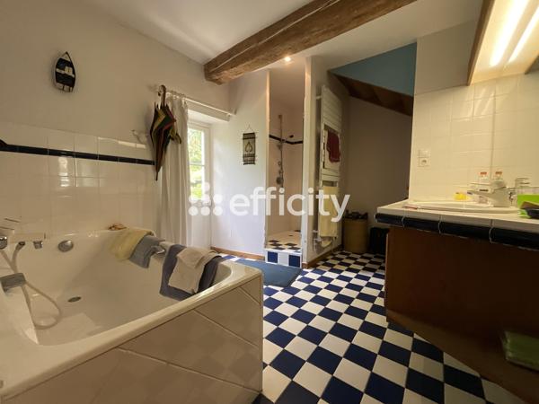 Maison 14 pièces - 317 m²