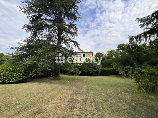 Maison 14 pièces - 317 m²