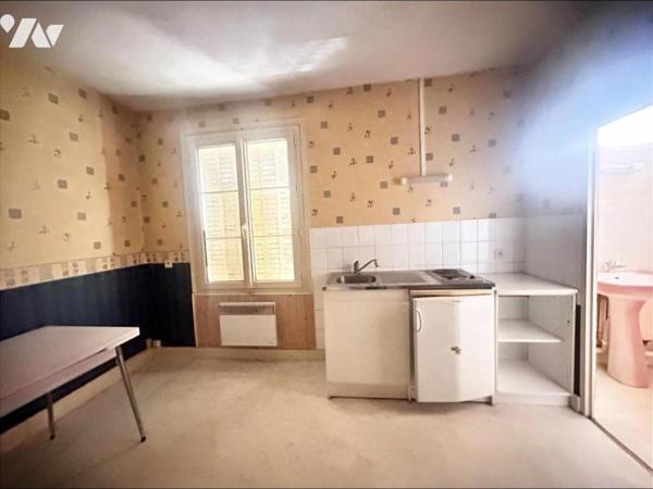 AZAY LE RIDEAU- Rue Nationale
