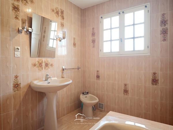 MAISON 2 CHAMBRES SUR SOUS-SOL SEMI-ENTERRE Lezay (79120)