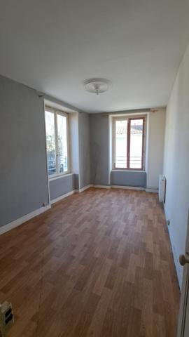 Maison de bourg à réhabiliter  jaunay centre