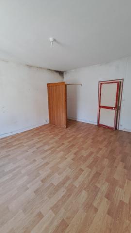 Maison de bourg à réhabiliter  jaunay centre