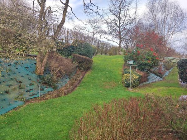 Maison 154 m², plain pied, 3 chs, terrain 2215 m², Flers