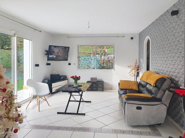 Maison 154 m², plain pied, 3 chs, terrain 2215 m², Flers