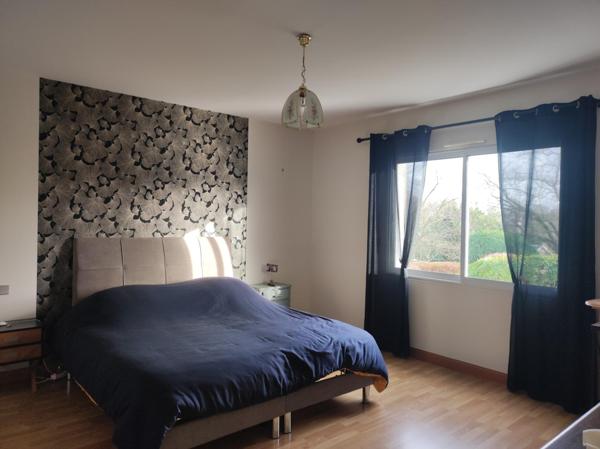 Maison 154 m², plain pied, 3 chs, terrain 2215 m², Flers