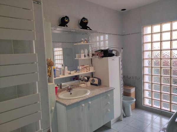 Maison 154 m², plain pied, 3 chs, terrain 2215 m², Flers