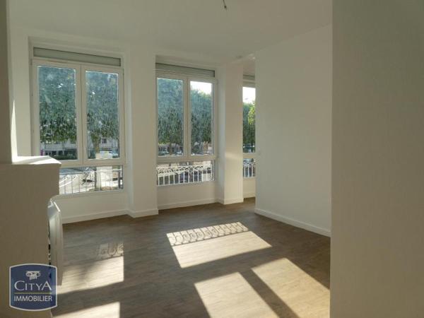 Appartement à louer 1 pièce 44.15m² Saint-Priest-en-Jarez (42270)