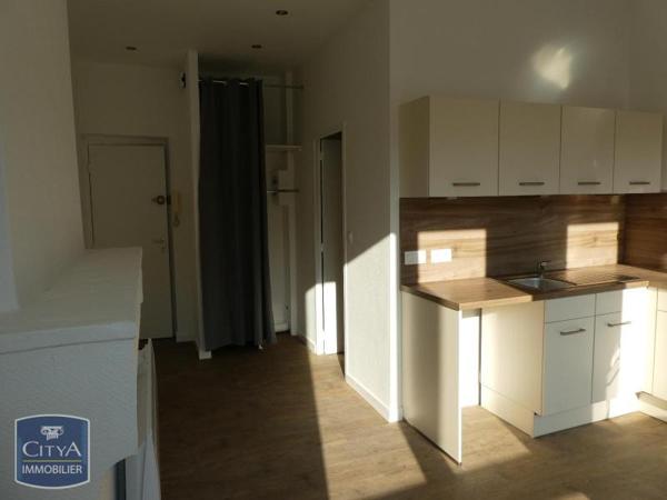 Appartement à louer 1 pièce 44.15m² Saint-Priest-en-Jarez (42270)