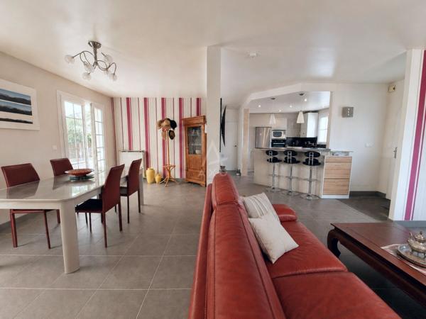 Maison T4 de plain-pied avec jardin, garage et stationnements à Pau