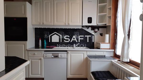 Grande maison familiale avec patio, garage double et atelier