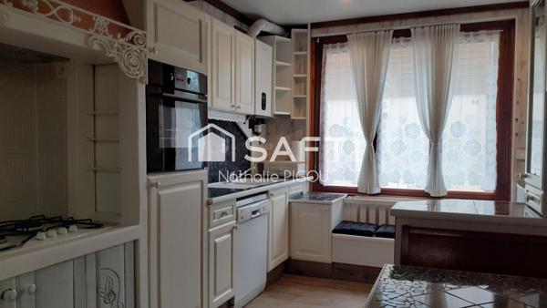 Grande maison familiale avec patio, garage double et atelier