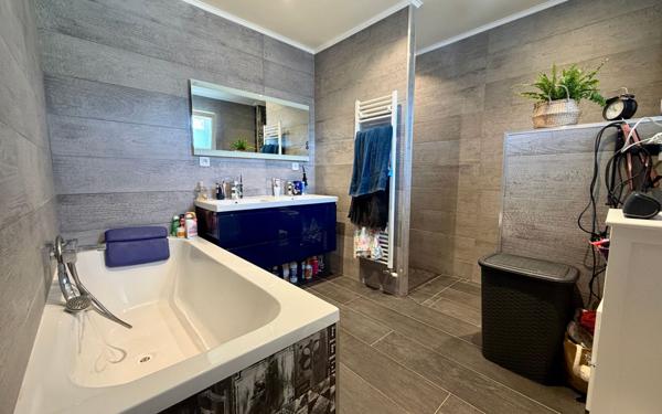 Maison à vendre    4 pièces • 97 m2 Le Grand-Lemps