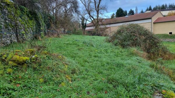 Beauzac 43590 centre du village parcelle de terrain constructible non viabilisées de 850m² au prix de 44 000